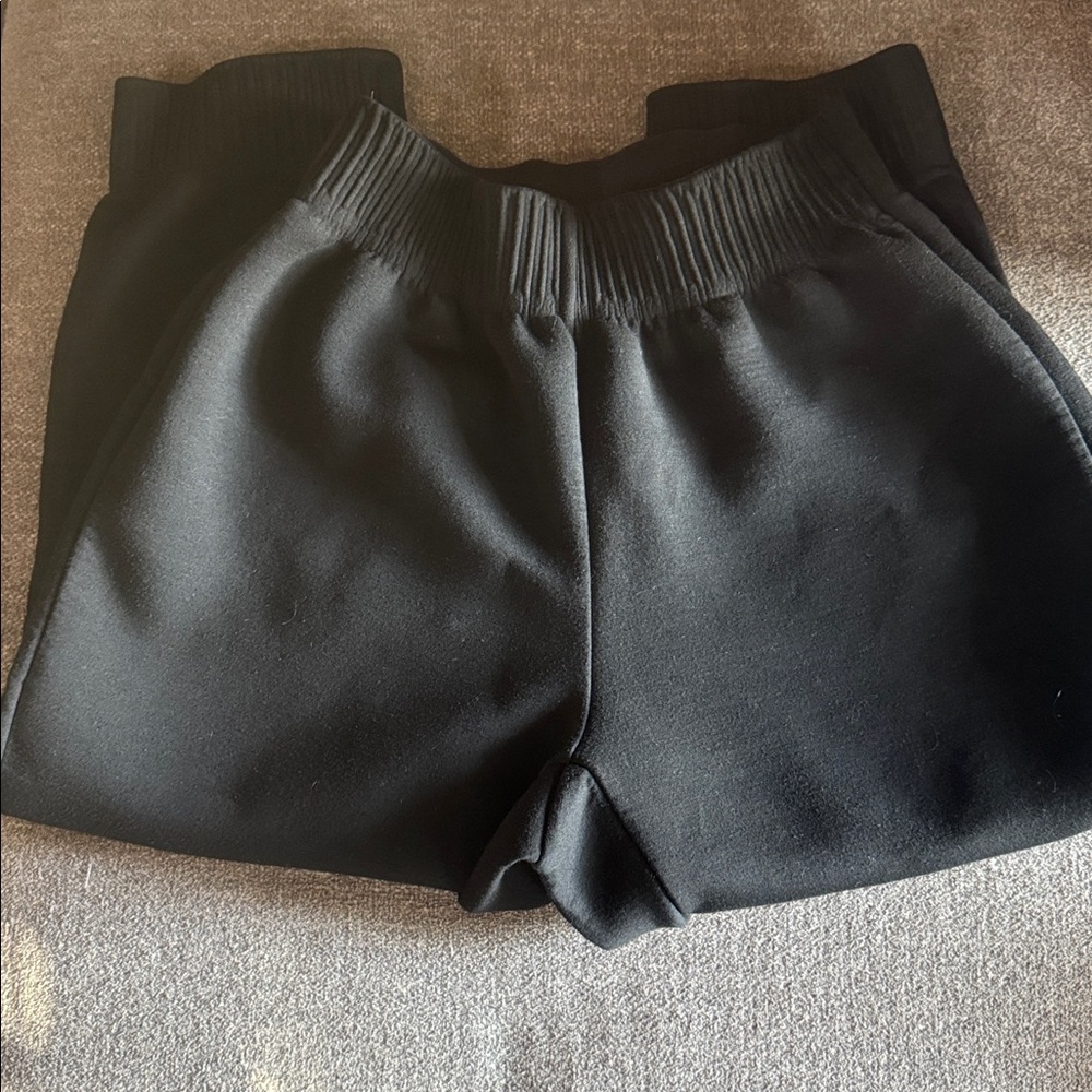 Gymshark Women’s Black Knit Elastic-Waist cropped sweats